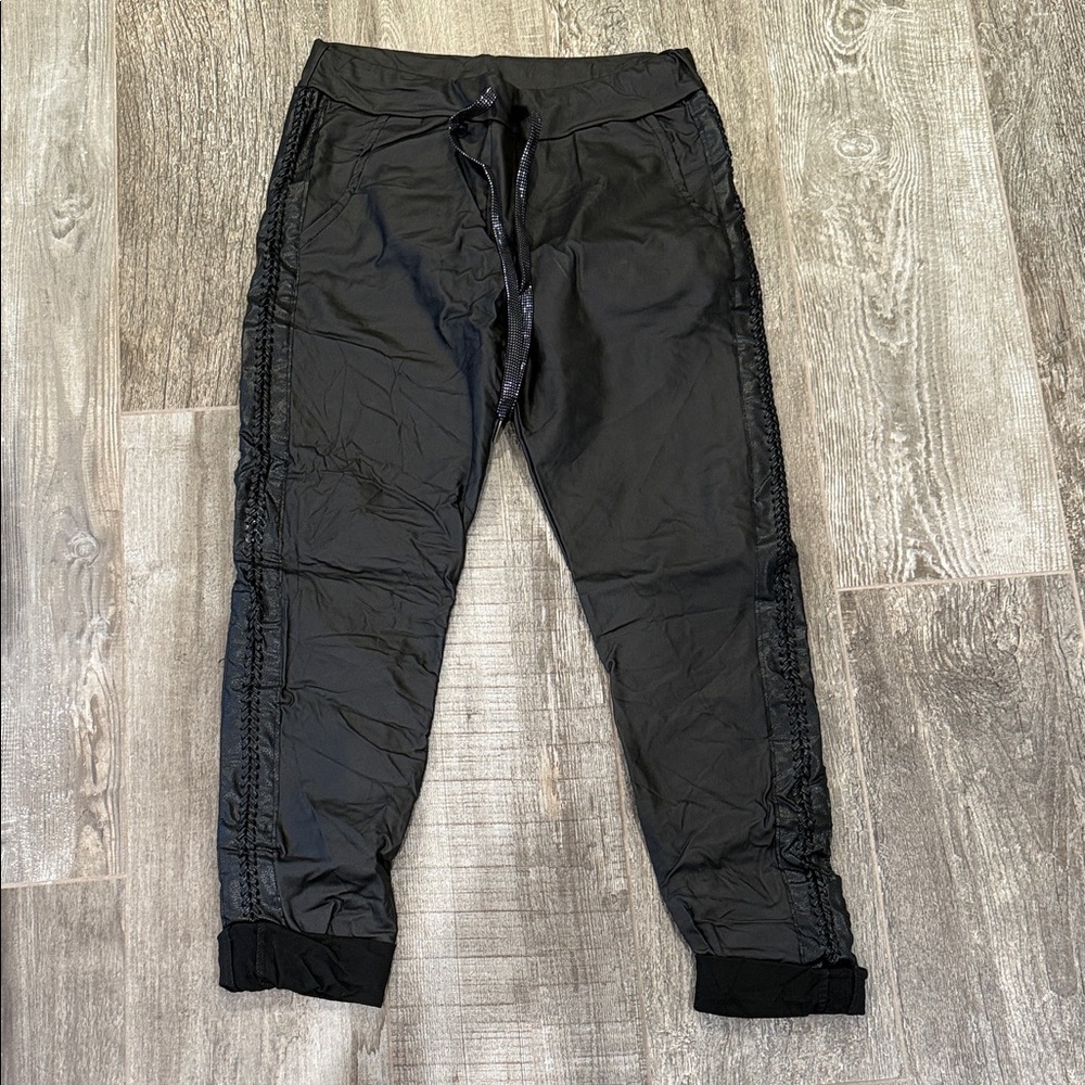 Venti 6 womens coated black drawstring joggers